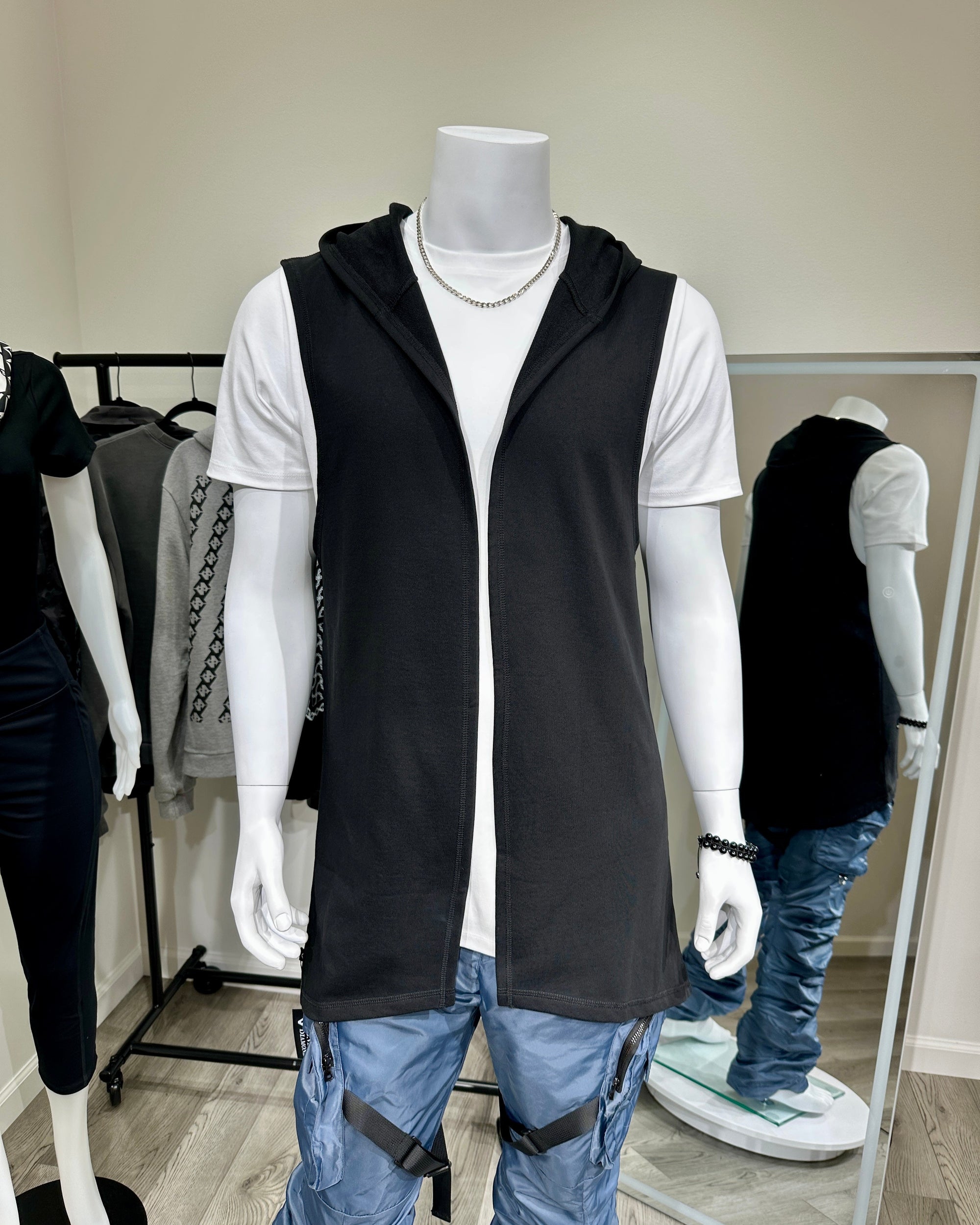 D.Vinco Shroud Sleeveless (Black)