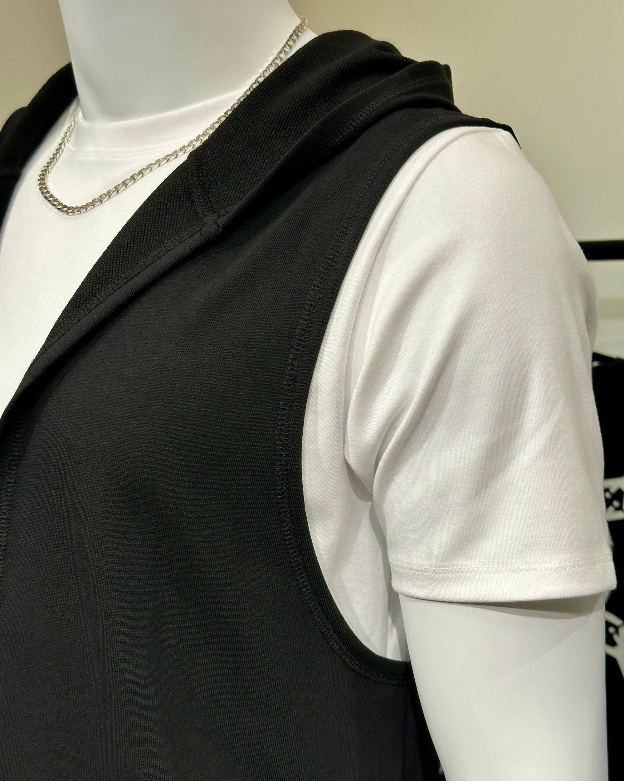 D.Vinco Shroud Sleeveless (Black)