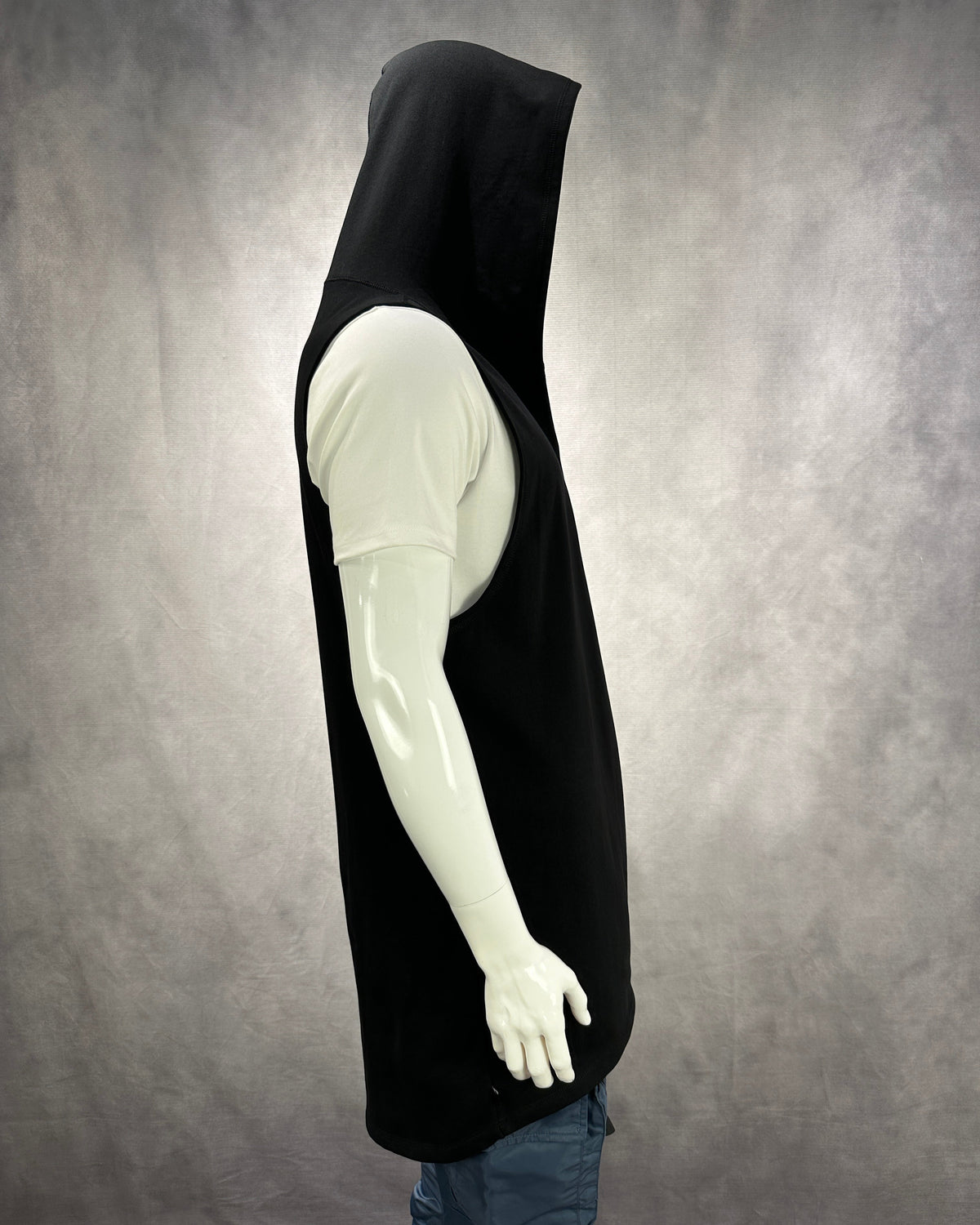 D.Vinco Shroud Sleeveless (Black)