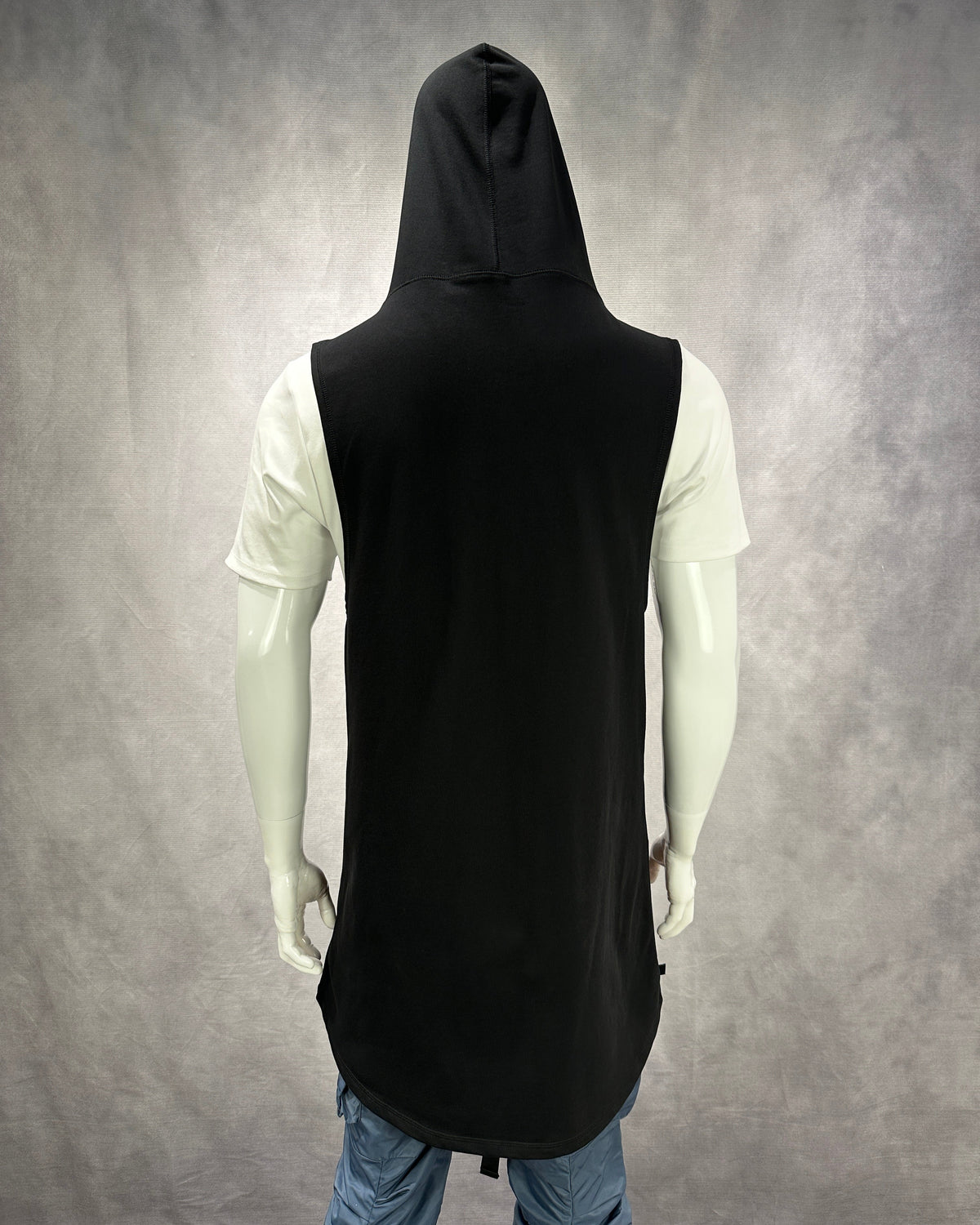 D.Vinco Shroud Sleeveless (Black)