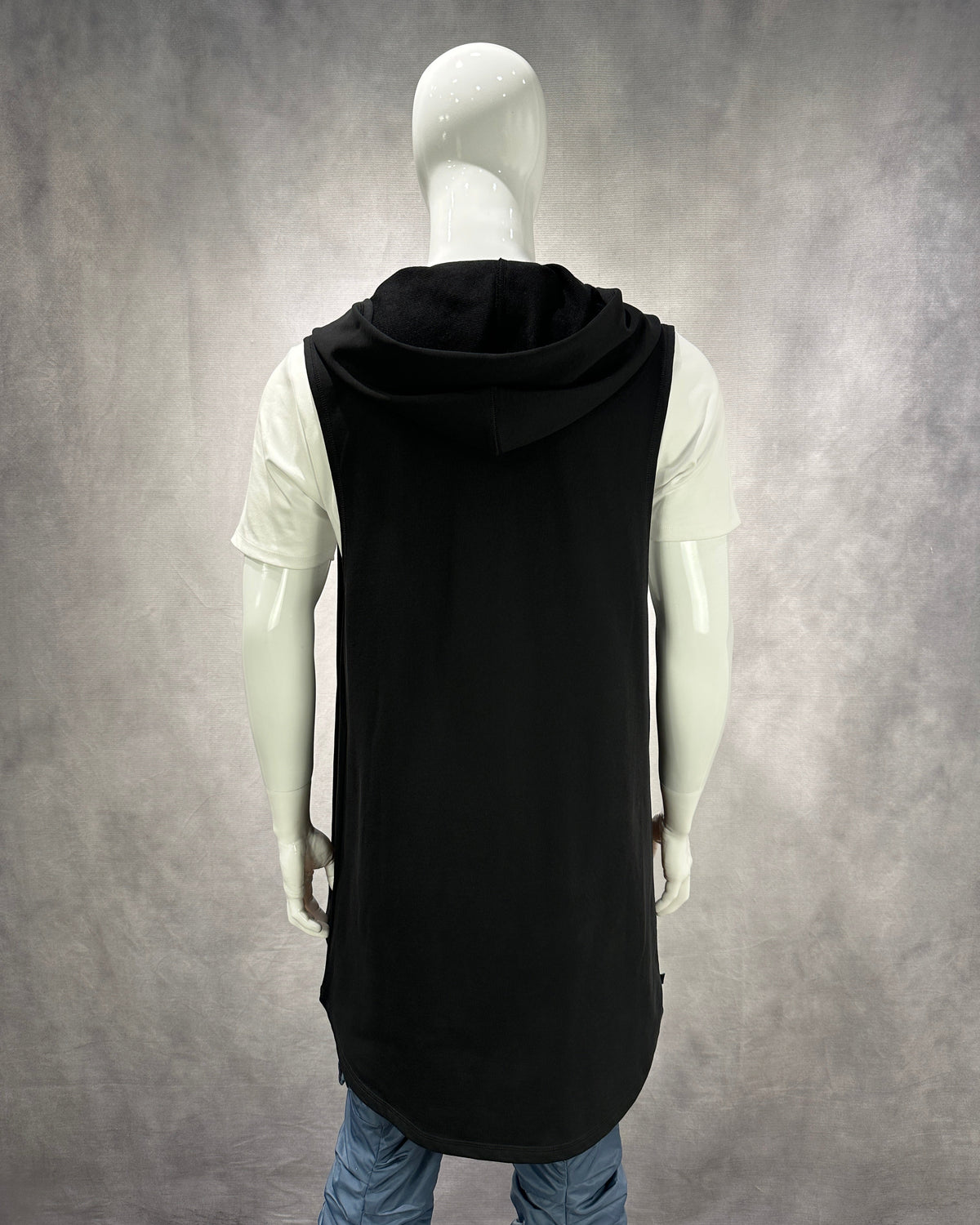 D.Vinco Shroud Sleeveless (Black)