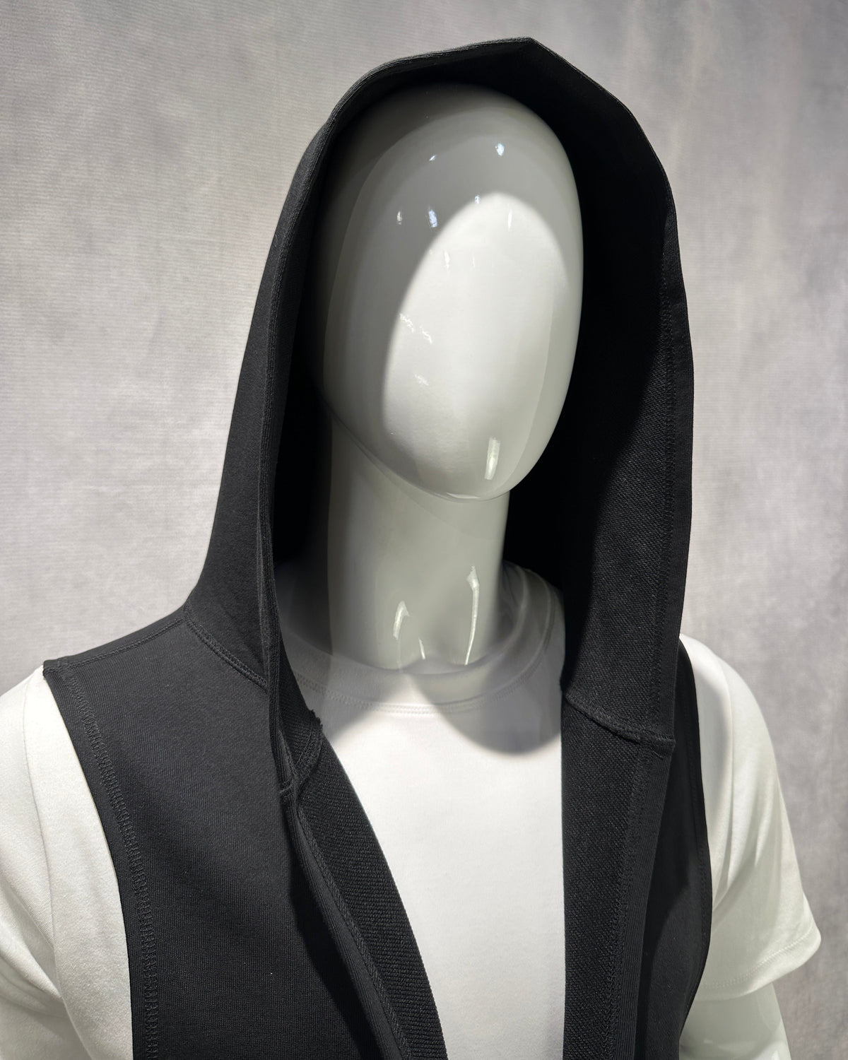 D.Vinco Shroud Sleeveless (Black)
