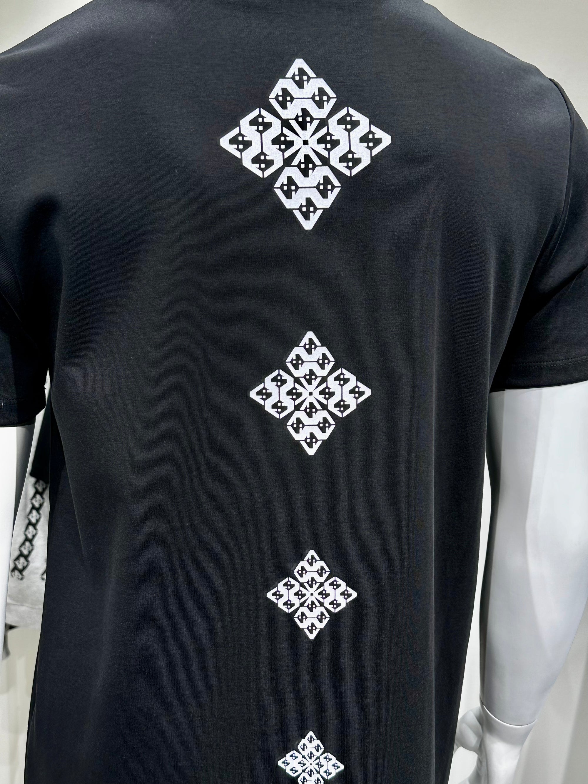 Diamond Spine Fitted T (Contrast)