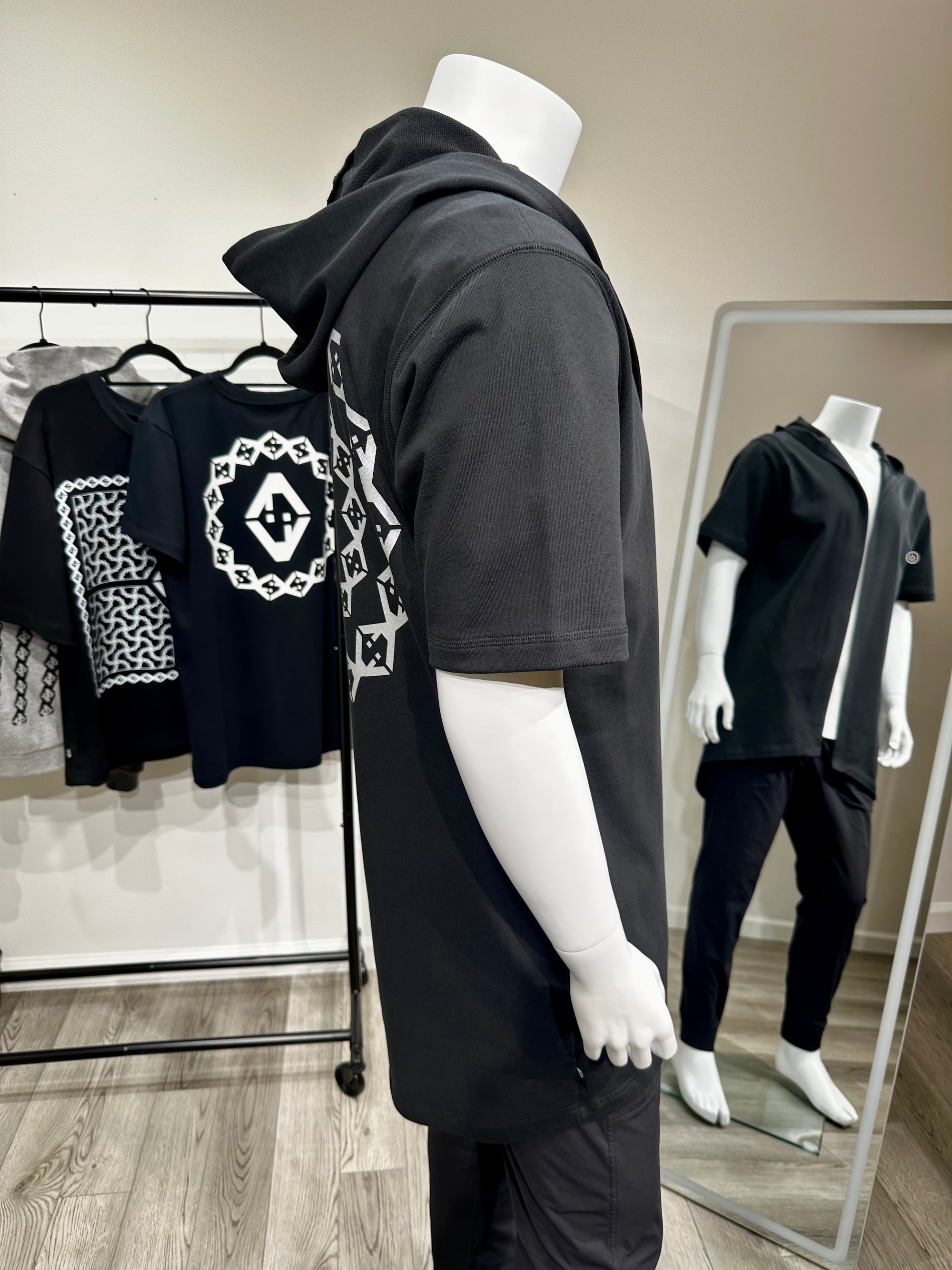 D.Vinco Shroud (Black &amp; Silver)